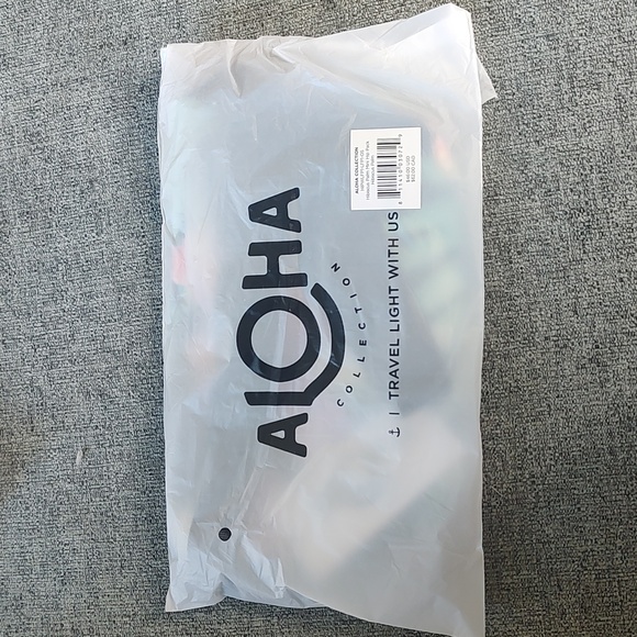 NWT Aloha Collection Hibiscus Palm Mini Hip Pack - Picture 3 of 4